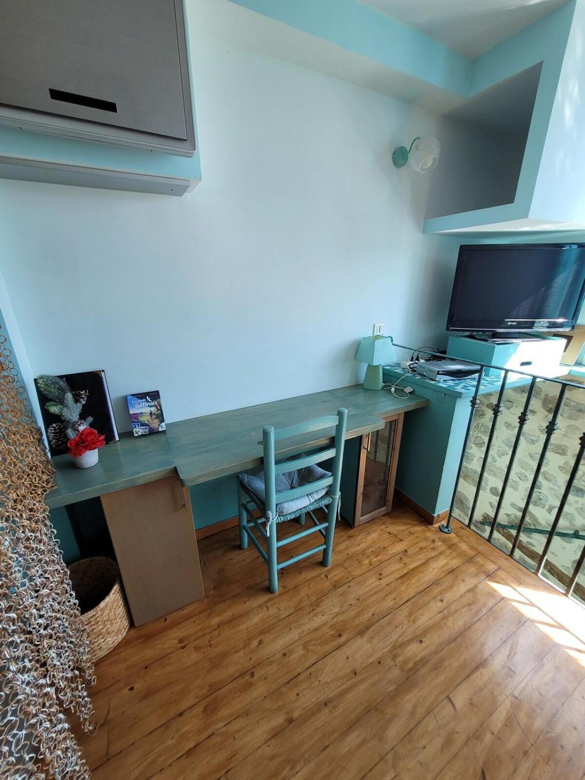 Gite Milly - 2 Studios En Coeur De Ville Номер фото